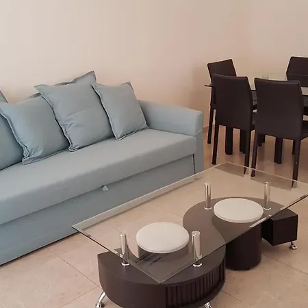 Nicolinas Holiday House Apartament *